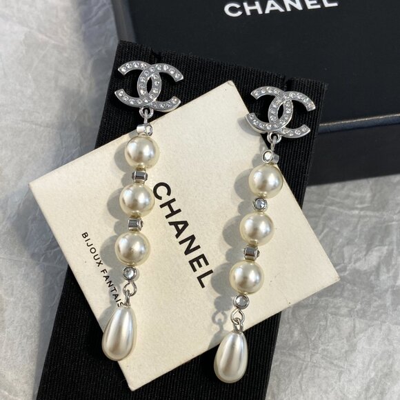 CHANEL CC Logo Pearl Drop Earrings with Crystal Embellishments - Picture 1 of 6